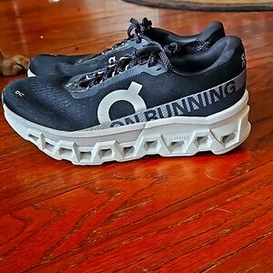 On Cloud Women's Shoe